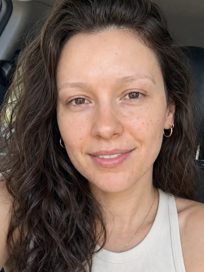 Woman before using the Looma eyebrow stamp.