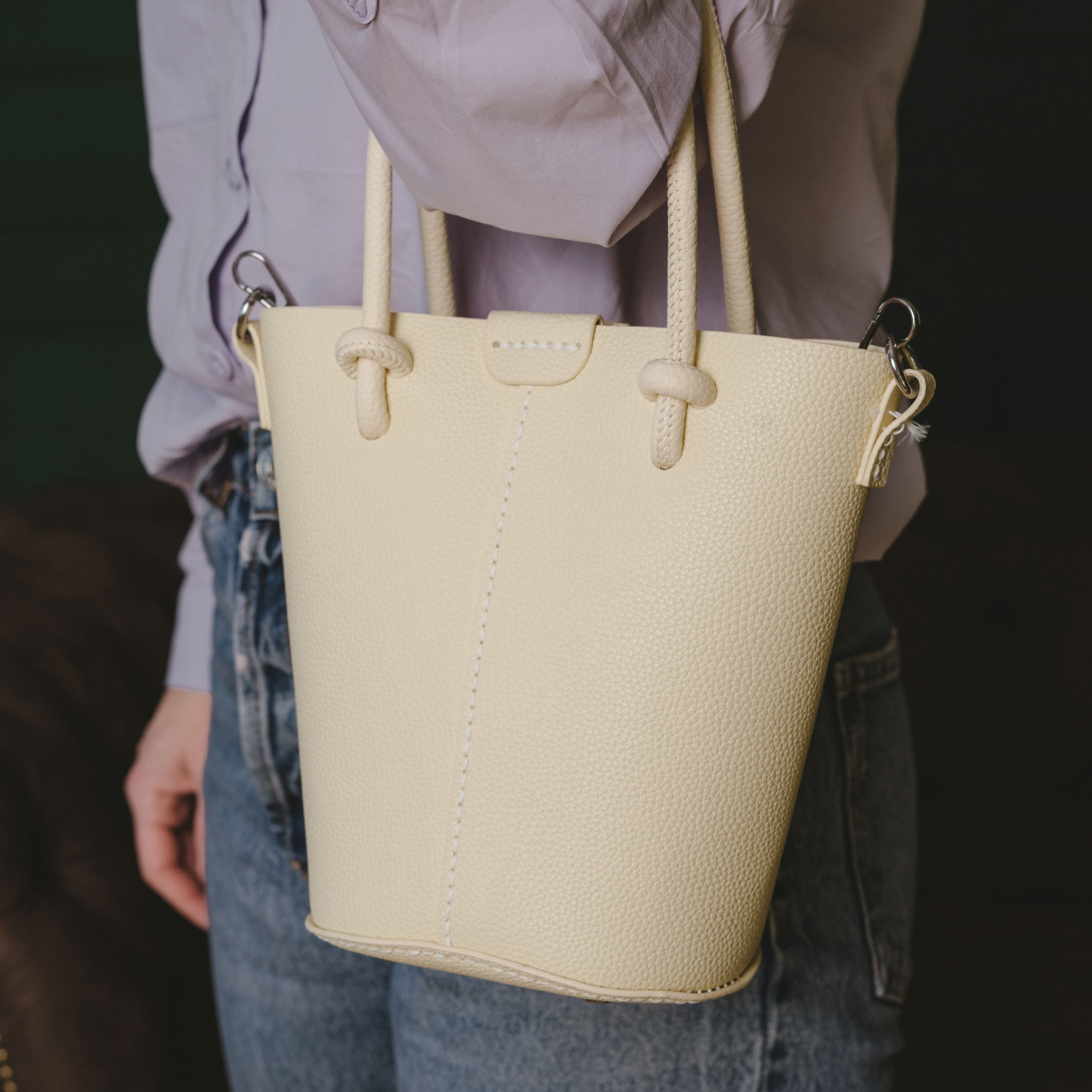 Aurea Beige finished handbag worn over the shoulder